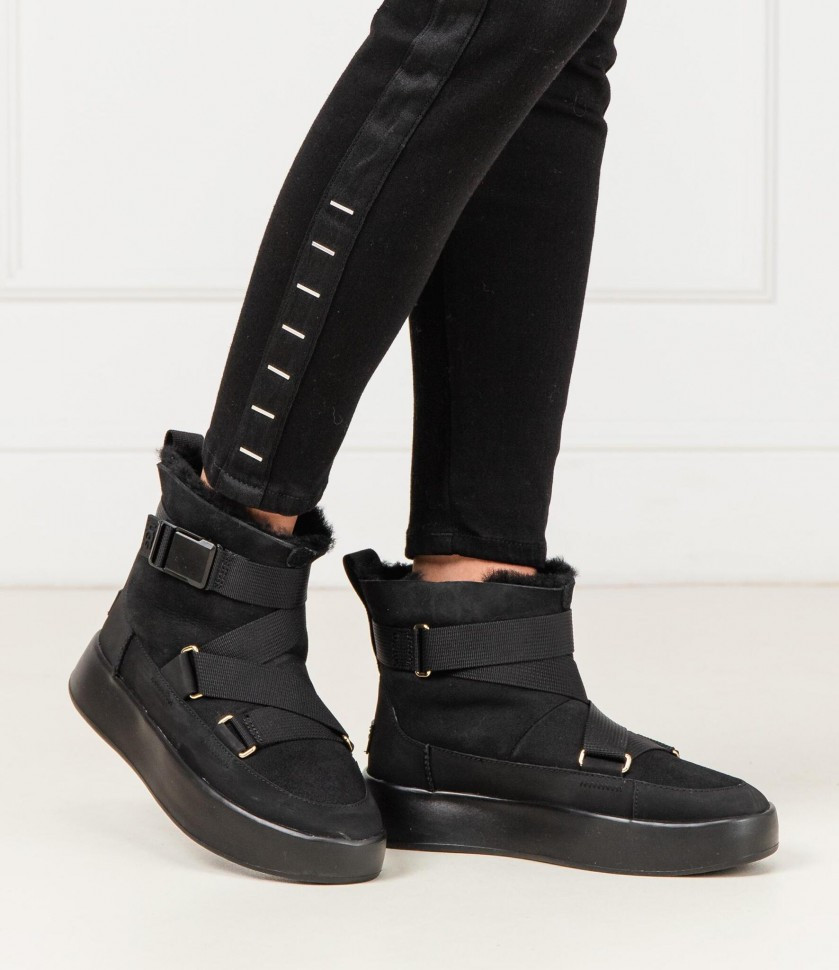 Ugg Classic Boom Buckle Black